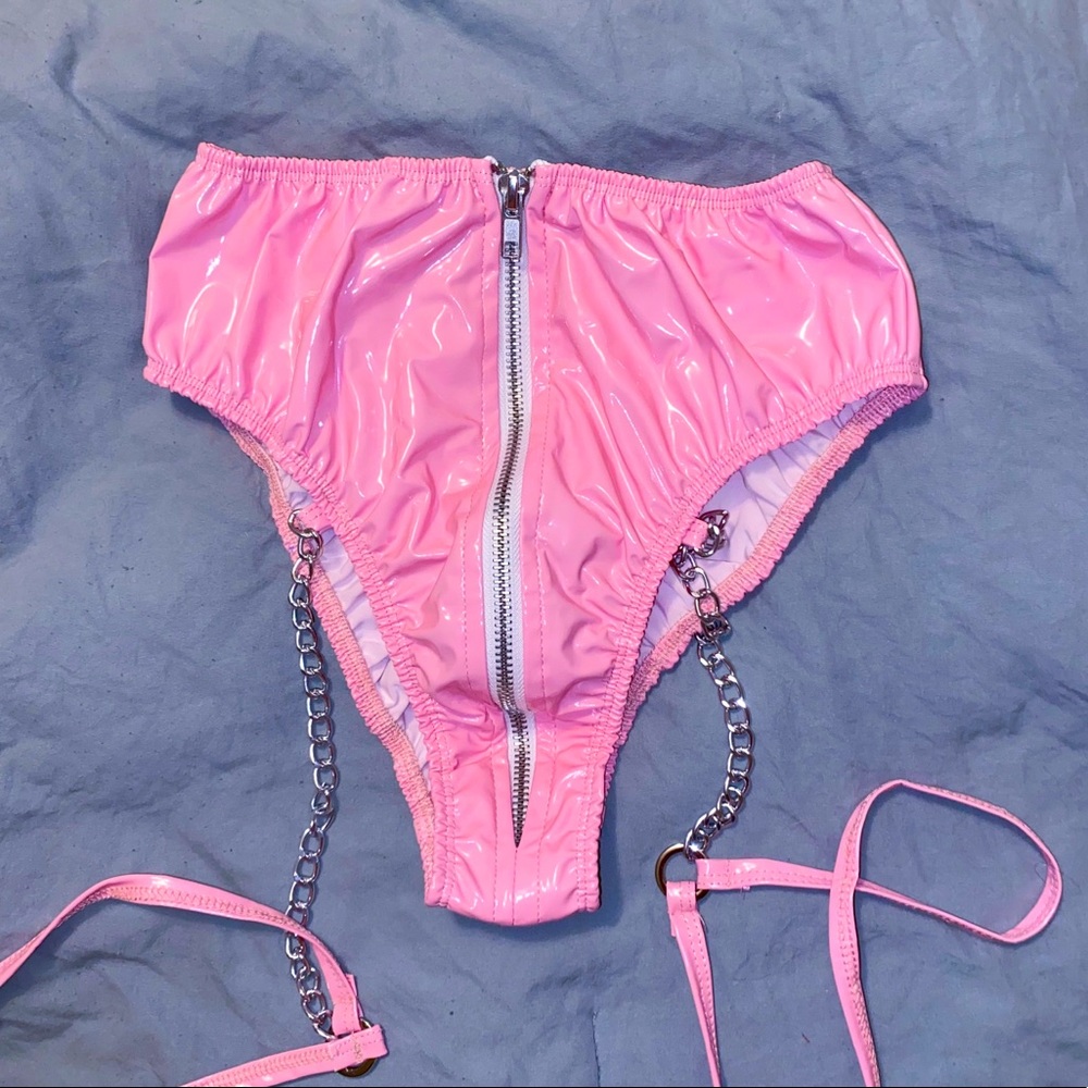 high waisted vinyl zip up shorts 🌸 NEW NEVER WORN